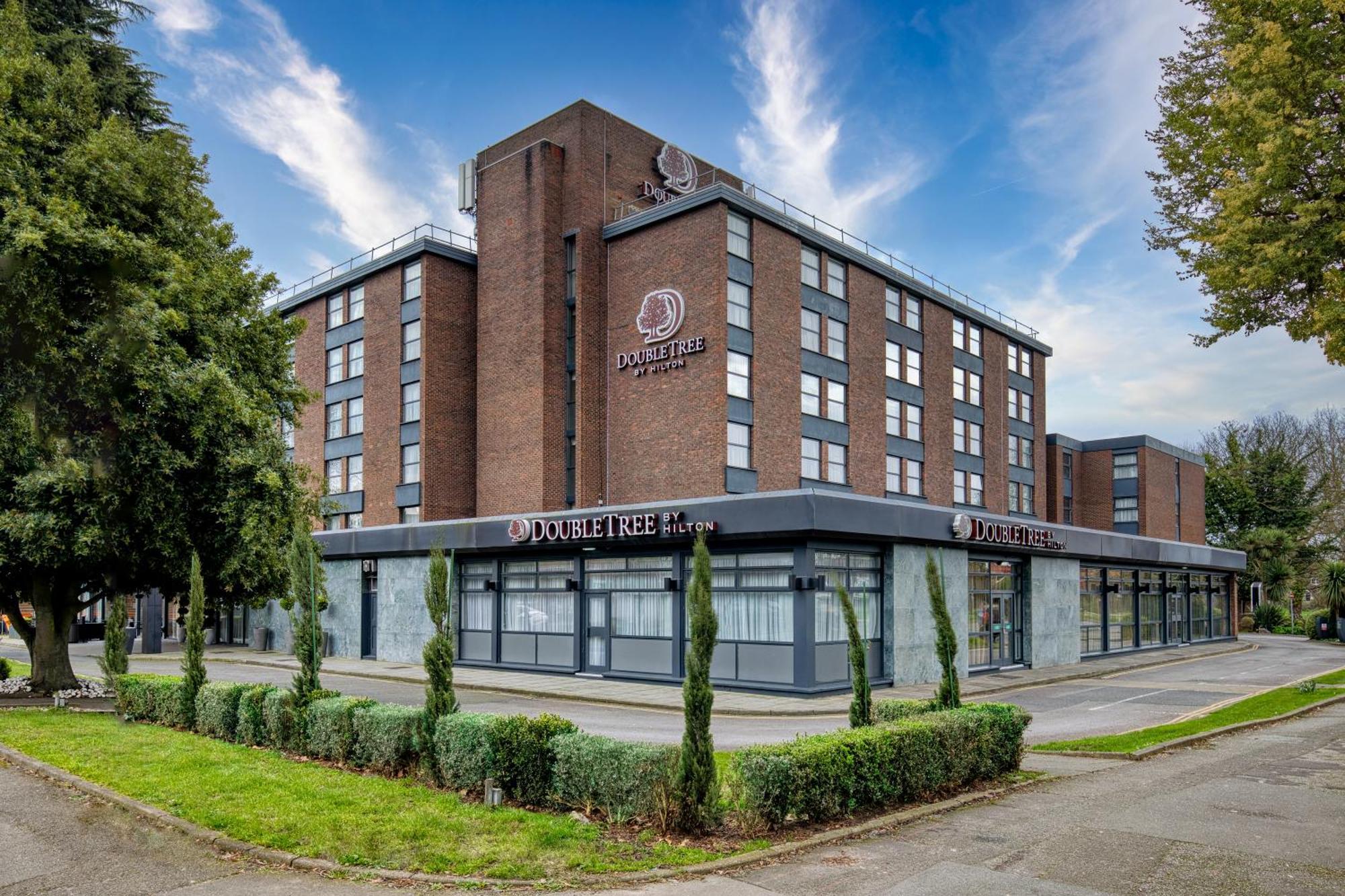 Doubletree By Hilton London Ealing Hotel Exterior photo